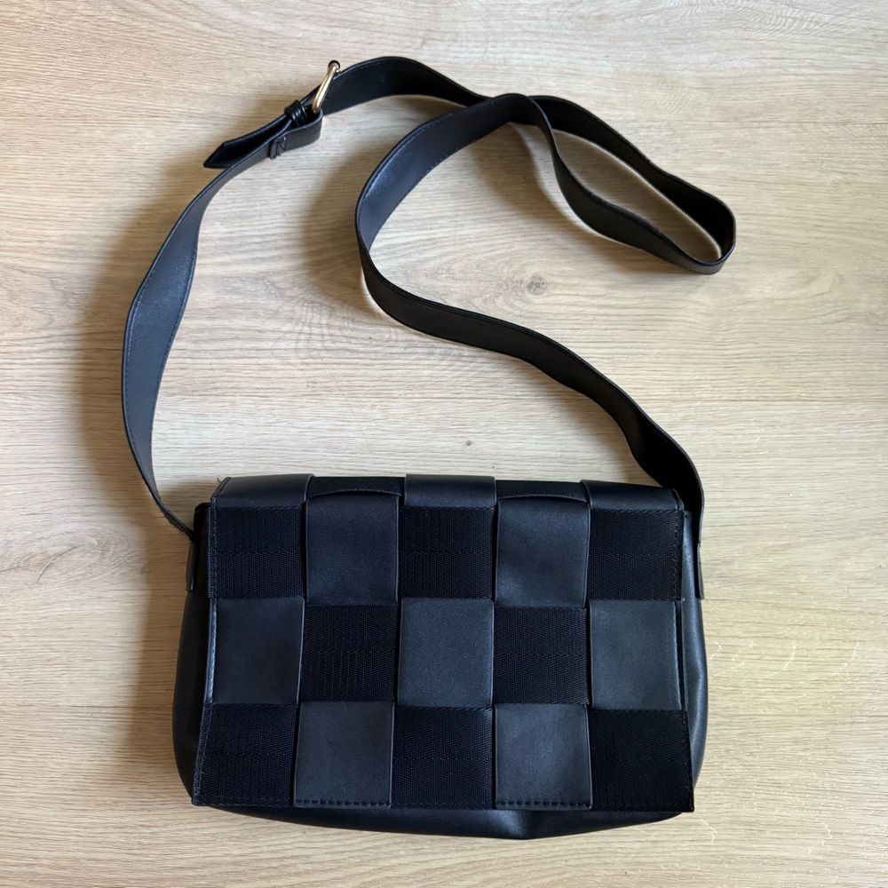 Chinese Laundry Black Woven Shoulder Bag